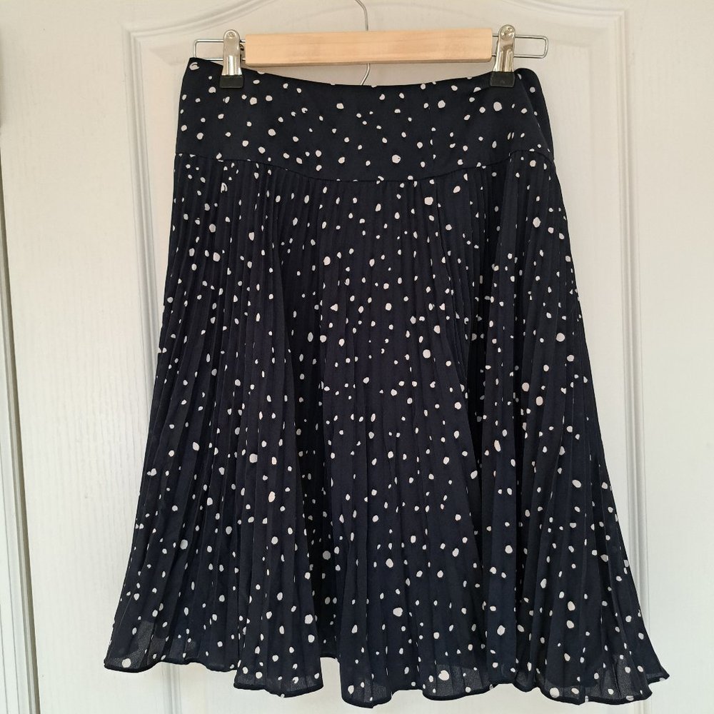 Ann Taylor Navy and white polka dot size 12/L pleated flare skirt